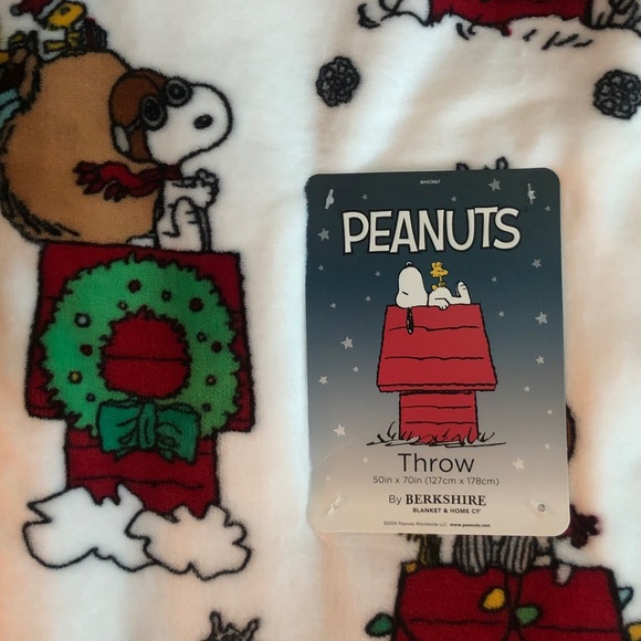 Peanuts nwt Snoopy and Woodstock Christmas Throw Blanket 50 x 70 - Picture 2 of 4